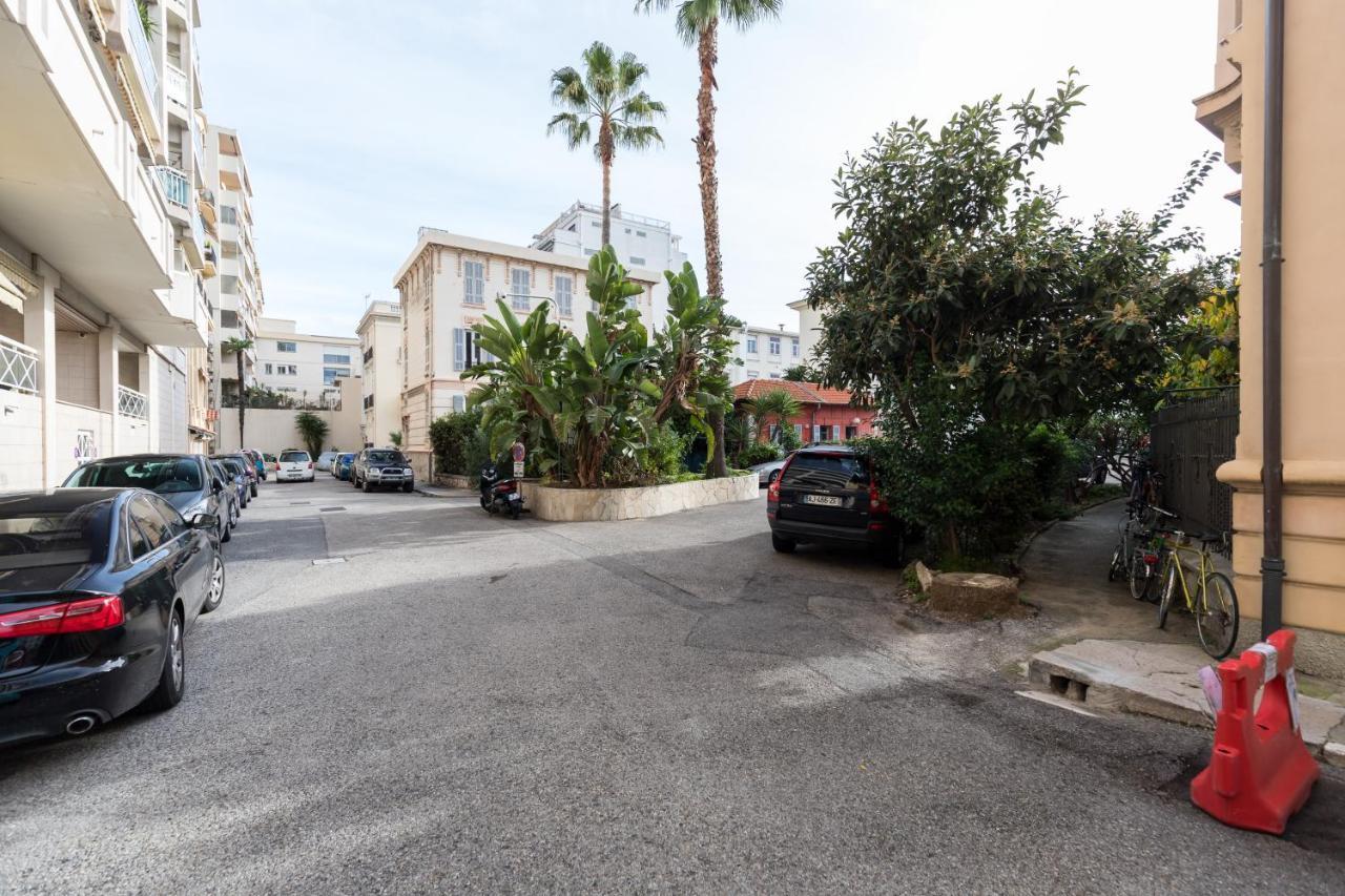 Promenade Des . Apartment